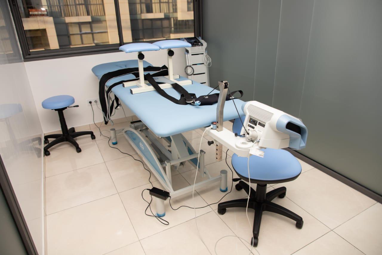 Table de Traction — Axo Therapy, cabinet de kinésithérapie à Agadir